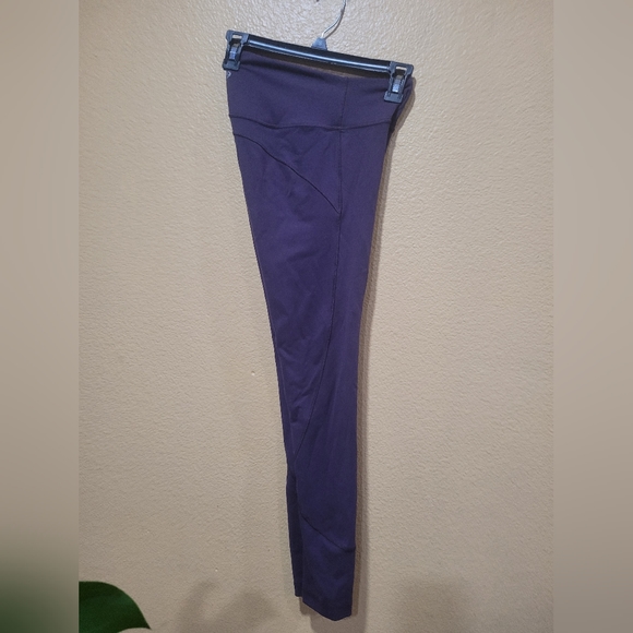 Lululemon leggings - Picture 9 of 10